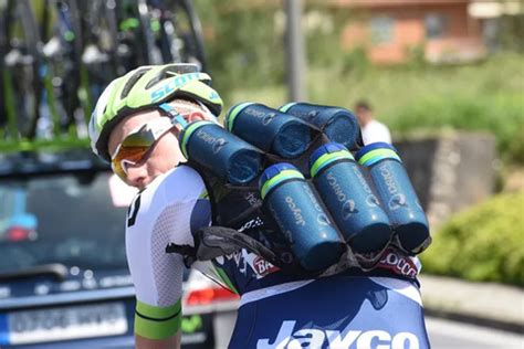 A Complete Guide : Why Hydration is Important as A Cyclist? – OMOBIKES