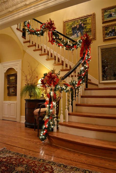 19 STUNNING CHRISTMAS STAIRCASE DECORATIONS...... - Godfather Style