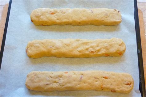 Бишкоти ди Прато или кантучини - тосканските двойно печени сладки с бадеми