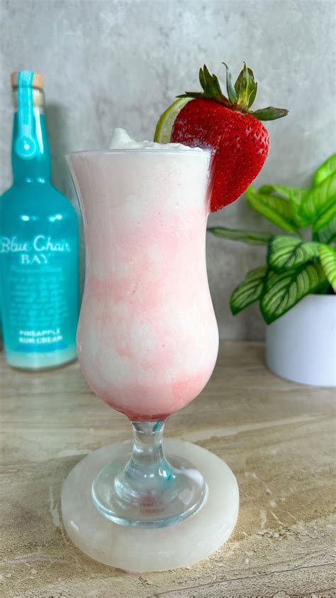 MIAMI VICE COCKTAIL - STRAWBERRY DAIQUIRI & PIÑA COLADA MASHUP ...