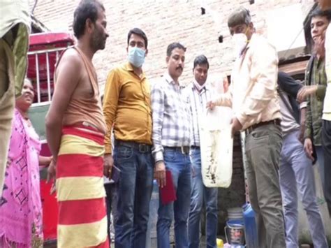Central health team conducts door-to-door inspection in UP's Firozabad ...