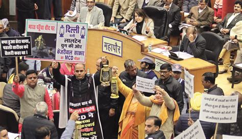 Ruckus in MCD House, four BJP councillors suspended