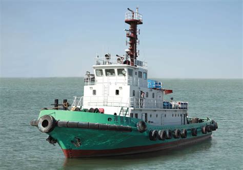 江南造船厂出动11艘拖船，参与船舶出坞作业，003型航母或将海试_腾讯新闻