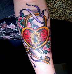 tatuaggio cuore con fiori 1001 idee per school tutte da personalizzare tatuaggio cuore con fiori 1001 idee per school tutte da personalizzare