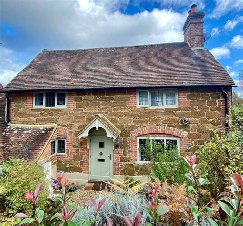 Cottage Style Home Definition - Photos