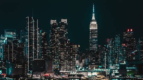 City at Night Background 4K 的图像结果