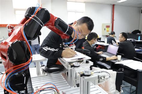 杭州计算机学校 | NOC人形机器人实战培训
