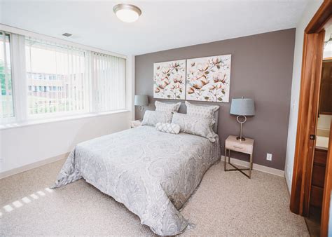 Senior Living Photo Gallery | Greenwood Village South in Greenwood, IN