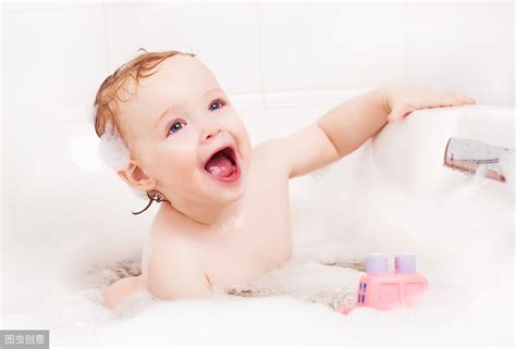 怎样给婴儿洗澡，看完赶快行动起来吧！_【禧月荟】国际月子中心