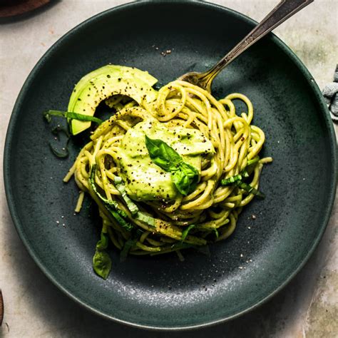Creamy Avocado Pasta Sauce (Easy 15-Minute Recipe)