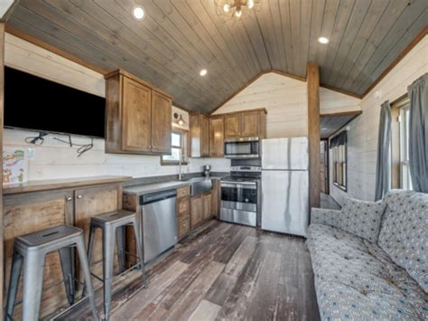 Ways to Stay | Milwaukee Cabins | Jellystone Park™, Caledonia, WI