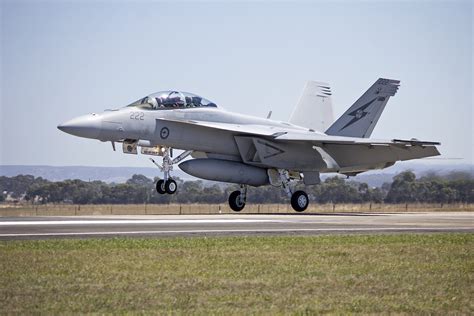 RAAF (A44-222) FA 18F Super Hornet landing - Royal Australian Air Force ...