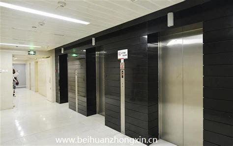 一楼老伯力促加装电梯，为了不让他吃亏，全楼居民想了个点子……——上海热线HOT频道