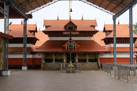Thrissur Pooram 2026 Guide: Kerala’s Biggest Temple Festival Explained ...