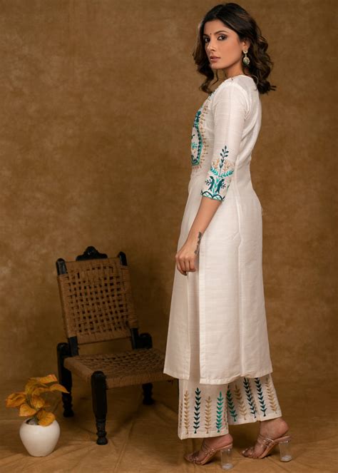 Graceful Off-White Cotton Silk Kurta & Pant Set with Intricately Embro ...