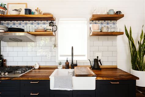 Not Everyone Can Have a Spacious Farmhouse-Style Kitchen(2021): Check ...