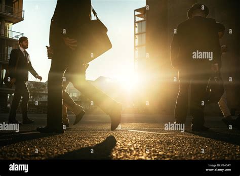 Business People Walking with Sun Glare 的图像结果