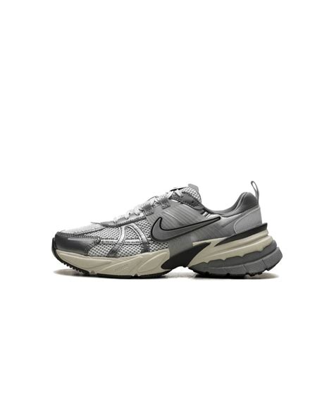 NIKE V2K RUN PLATINUM GREY AND SILVER – Brandadox