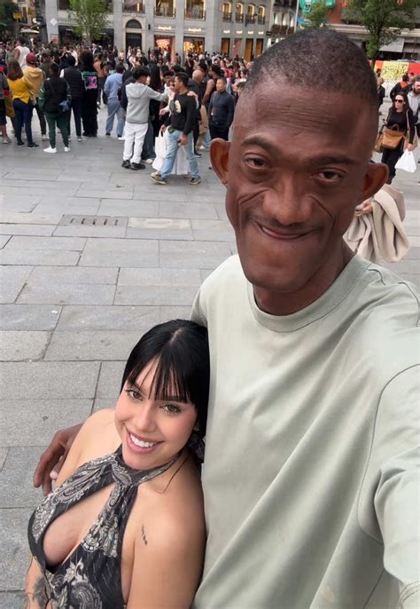 Andrea Ceballos (@andreaceballostv) - Urlebird