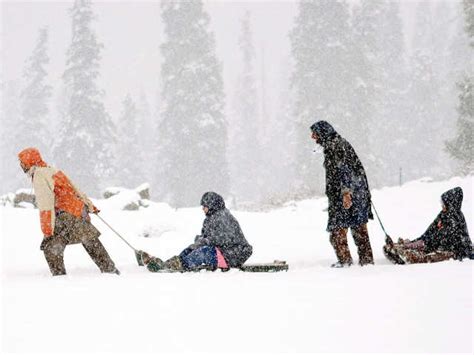Snowfall in Shopian - Stunning pics: Winter arrives early in Kashmir ...