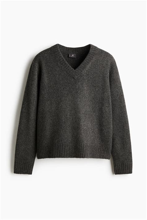 Regular Fit V-neck jumper - Dark grey - Men | H&M IN