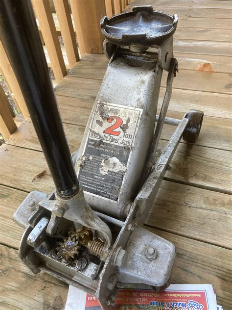 How do I use this vintage floor jack? : r/AskMechanics