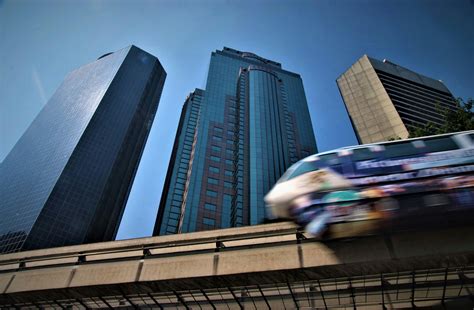 White Colour Local Train 的图像结果