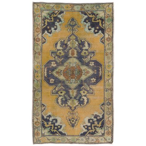 Vintage Oriental Rug in Red and Green. Handknotted Wool Carpet. Floor ...