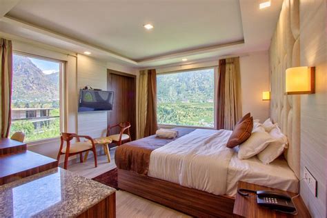 BEAS RIVERPARK RESORT -SCENIC MOUNTAIN & RIVER VIEW ROOMS (Gadherni ...