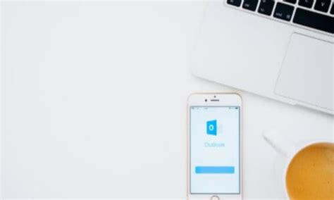 Come inviare risposte automatiche con Outlook - CCM