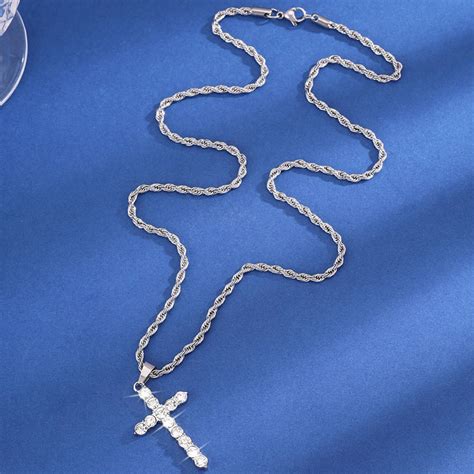 ICED Cross Pendant – THE ANNEAUX