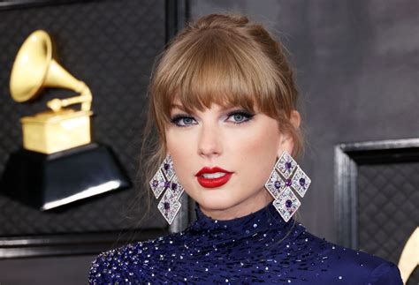 Taylor Swift Hit the Grammys Red Carpet in a Midnights-Inspired Crop ...
