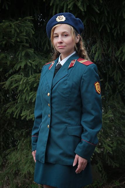 Women in Military Uniform 的图像结果