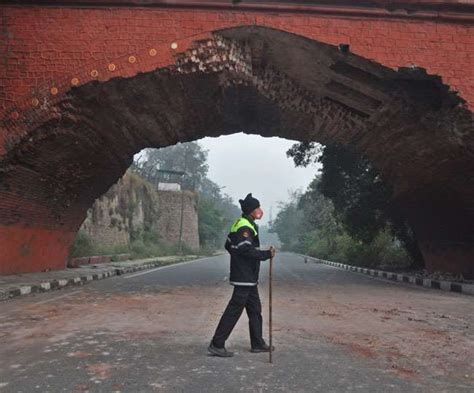 Delhi Mangi Bridge: सड़क बन गई 150 साल पुराने इस पुल की दुश्मन - ncr ...