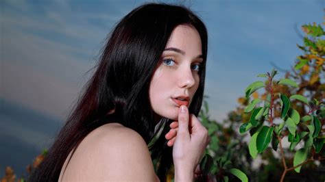 Polly Pure. Обои для рабочего стола. 2560x1440