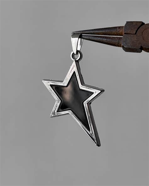 Majnu bhai star charm - 1 pc – Sonal Beads