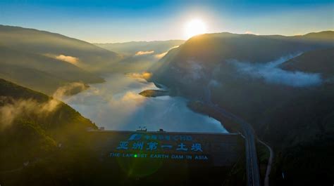 开屏新闻-亚洲第一土坝！走进曲靖毛家村水库大坝，领略“高峡出平湖”的壮美