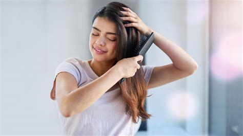 Hair Scrubs | Clean Scalp | Shiny Scalp | Herzindagi