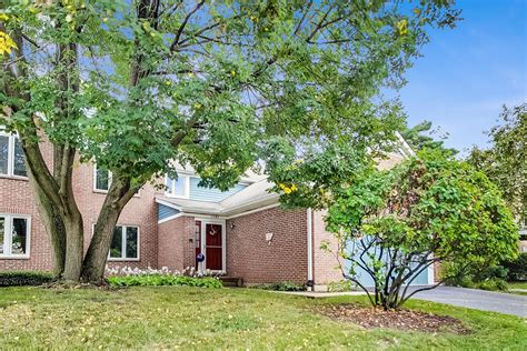 1547 Courtland Drive, Arlington Heights, IL 60004 | Compass