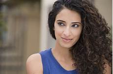 Style Wavy Hair Without Frizz by How To Style Curly Hair Without Frizz Stylecaster Style Wavy Hair Without Frizz
