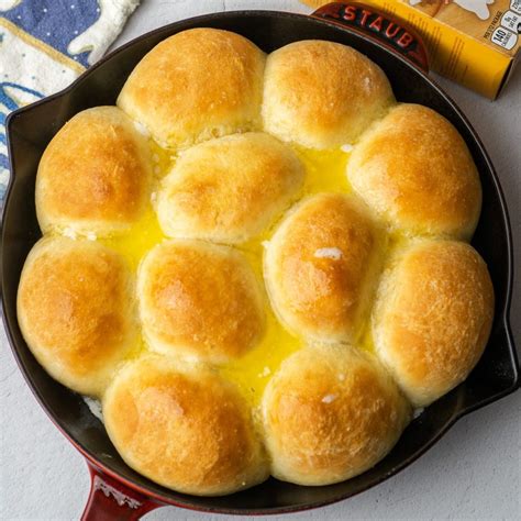 Buttery Hot Rolls - Pillsbury Baking