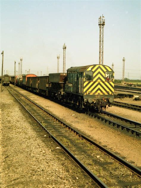 08xxx [DBR7A-118] | Unidentified class 08 shunting in the Do… | Flickr