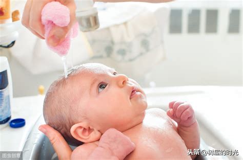 婴儿多久洗澡（新生儿出生后多久可以洗澡）-幼儿百科-魔术铺