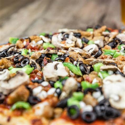 Sanders Ferry Pizza and Pub | Pizza Restaurant in Hendersonville, TN