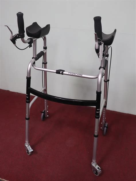 YADECARE Medical Walking Aids Front Wheeled Walker Folding with 2 Butt – dbo-mall