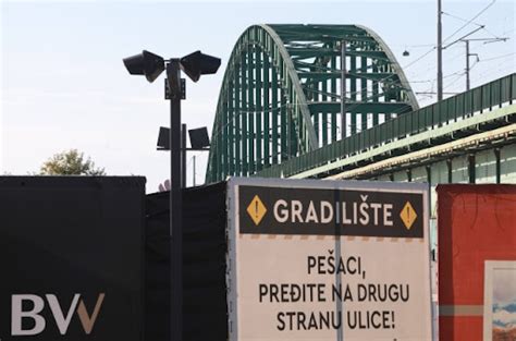 Održan protest protiv izmeštanja Starog savskog mosta, zapaljene sveće ...