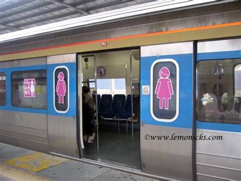 Local Train Ladies Coach 的图像结果