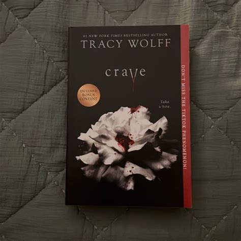 Crave by Tracy Wolff, Paperback | Pangobooks