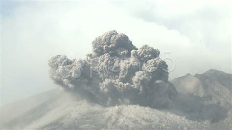 Explosive Volcano Eruption 的图像结果