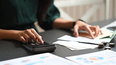 Indian Employees See Their Wage Growth Lag As Companies' Revenue Surge ...